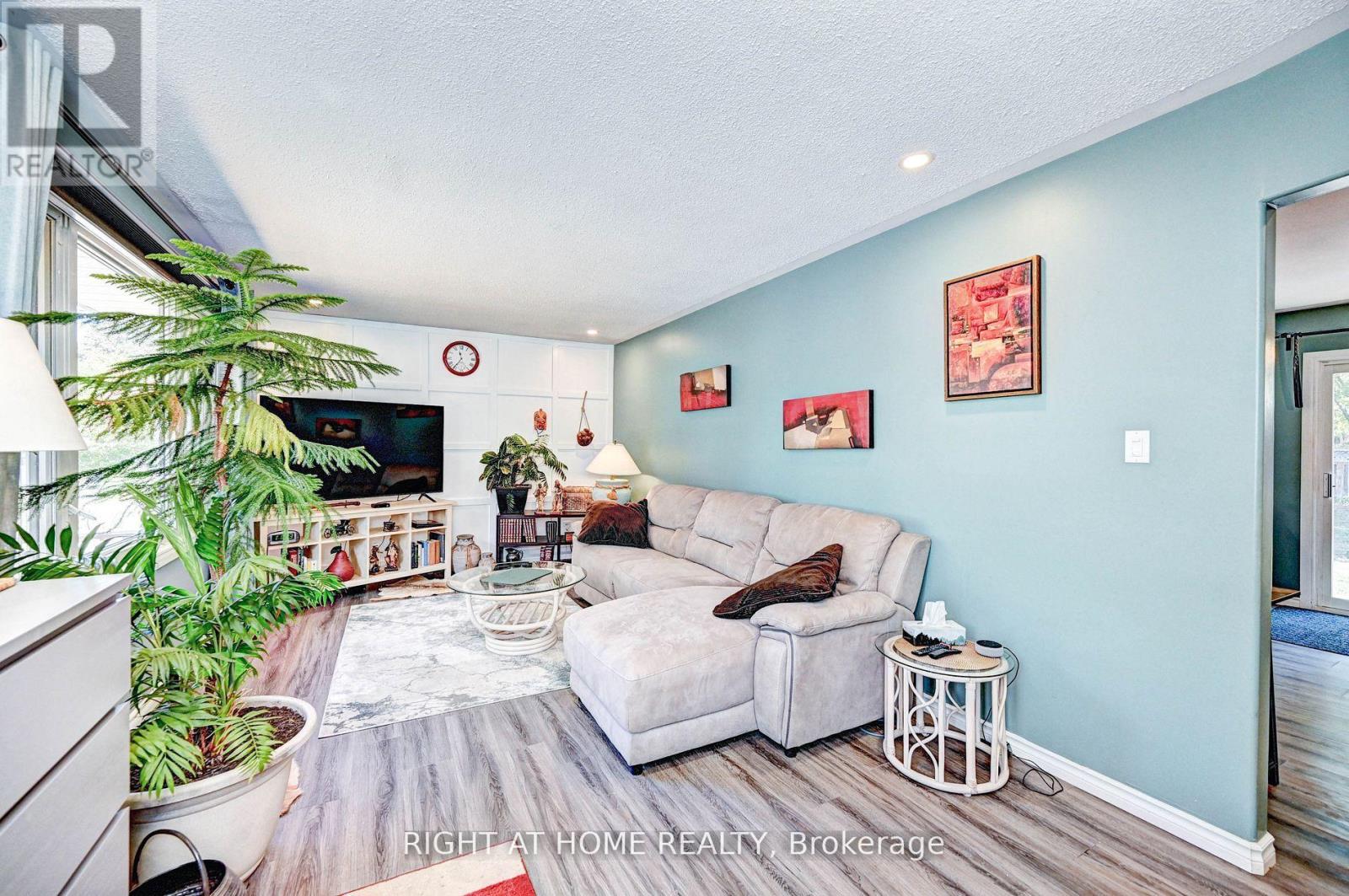 137 Country Club Drive, Guelph, Ontario  N1E 3K8 - Photo 9 - X13117450