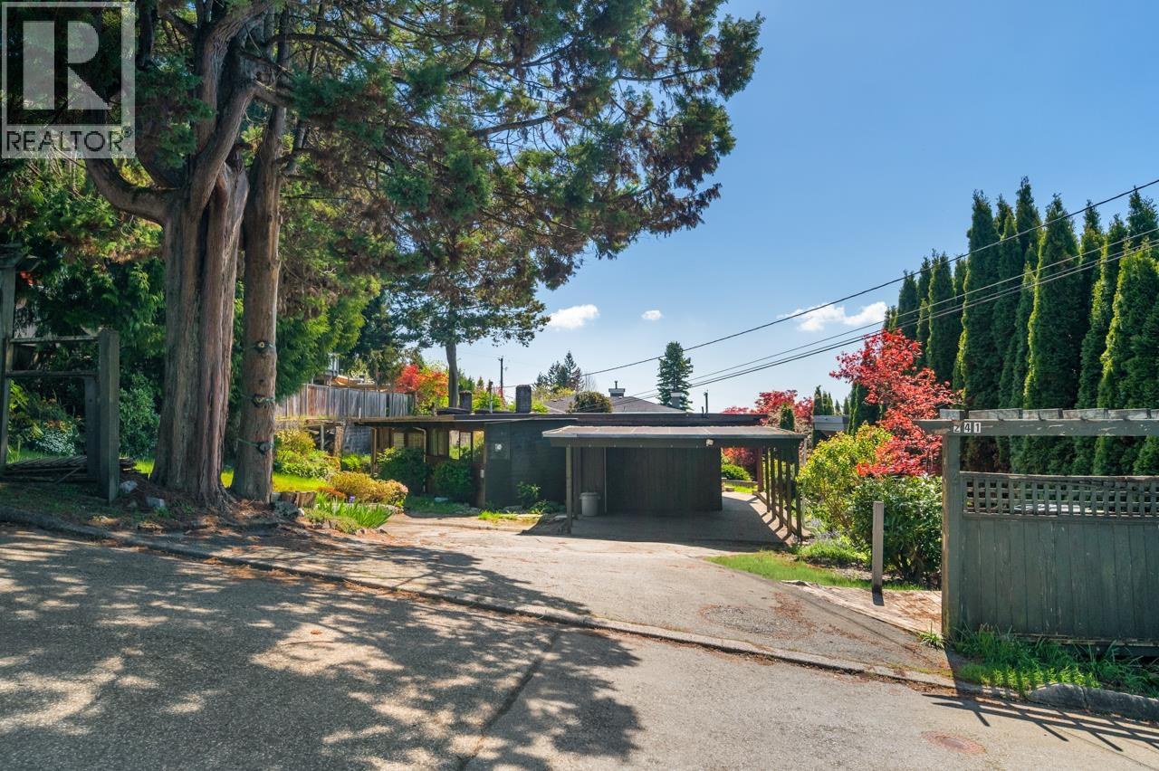 241 W Balmoral Road, North Vancouver, British Columbia  V7N 2T9 - Photo 3 - R3122550