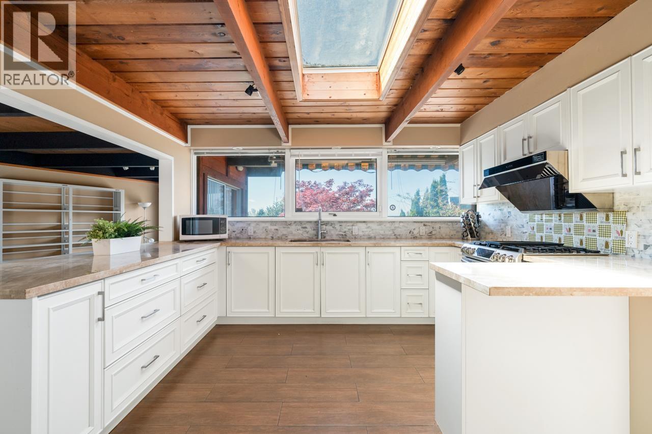 241 W Balmoral Road, North Vancouver, British Columbia  V7N 2T9 - Photo 6 - R3122550