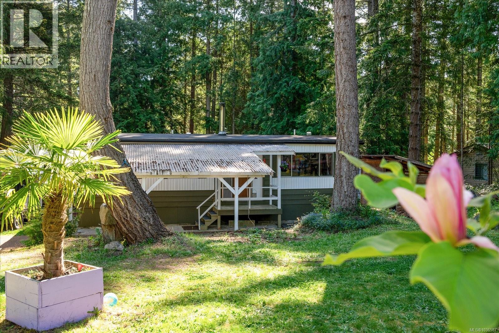 970 Carmen Cres, Gabriola Island, British Columbia  V0R 1X2 - Photo 1 - 1036587