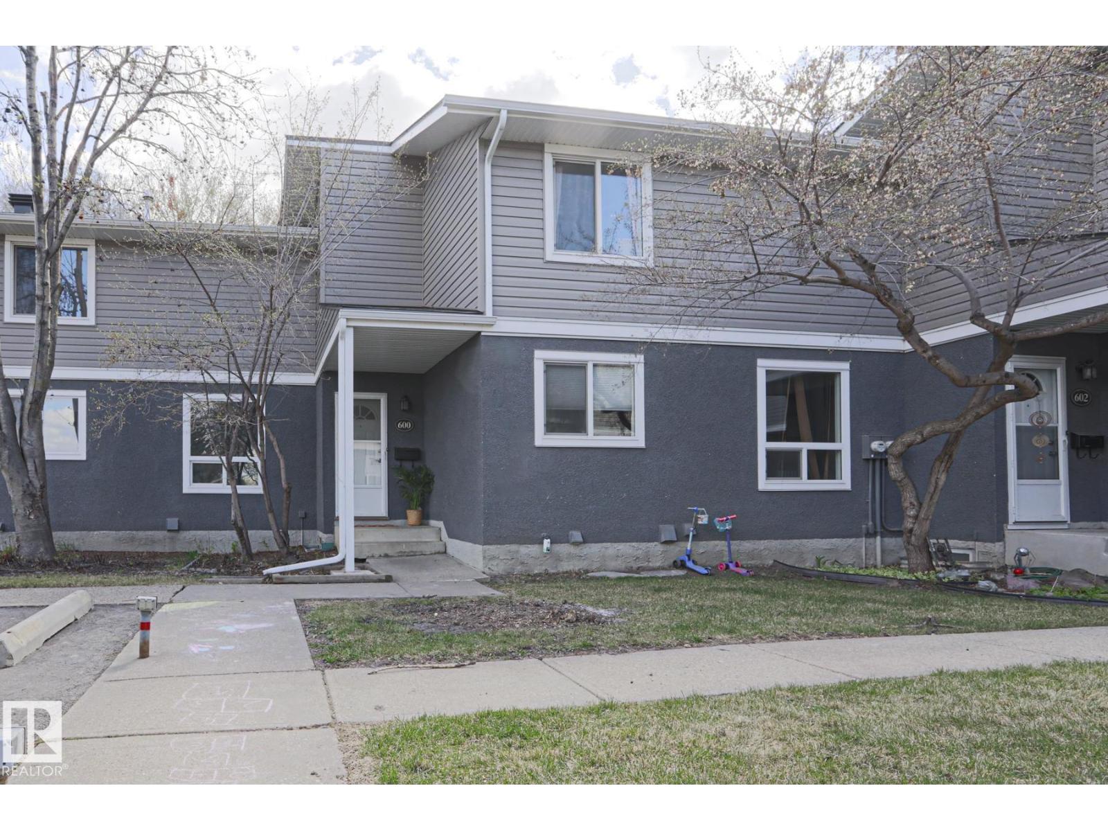600 Lakewood Rd N Nw, Edmonton, Alberta  T6K 3Y1 - Photo 1 - E4487171