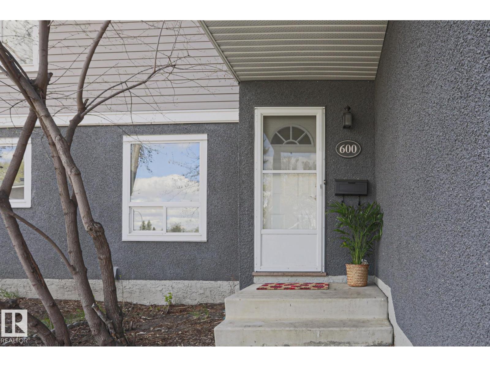 600 Lakewood Rd N Nw, Edmonton, Alberta  T6K 3Y1 - Photo 2 - E4487171