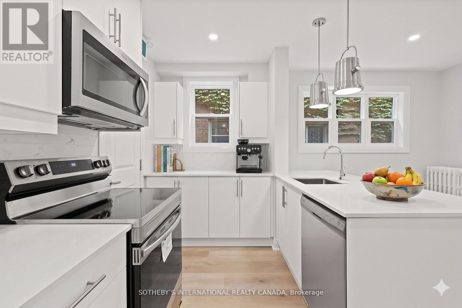 Main - 28 Strathgowan Avenue, Toronto, Ontario  M4N 1B9 - Photo 5 - C13117526