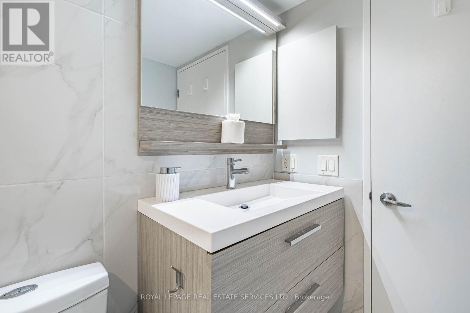 2505 - 33 Sheppard Avenue W, Toronto, Ontario  M2N 7K1 - Photo 17 - C13117666