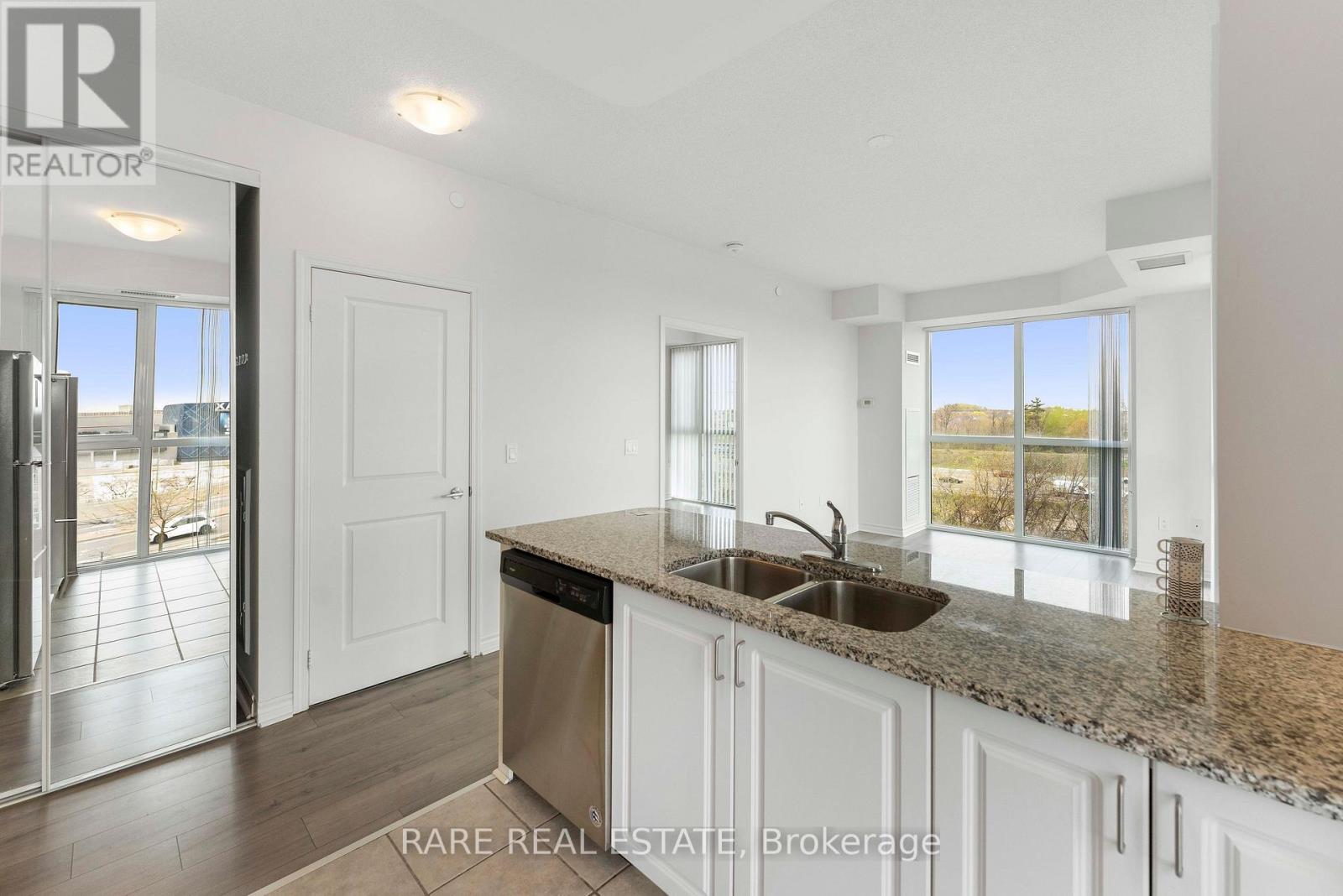 605 - 349 Rathburn Road W, Mississauga, Ontario  L5B 0G9 - Photo 19 - W13117512