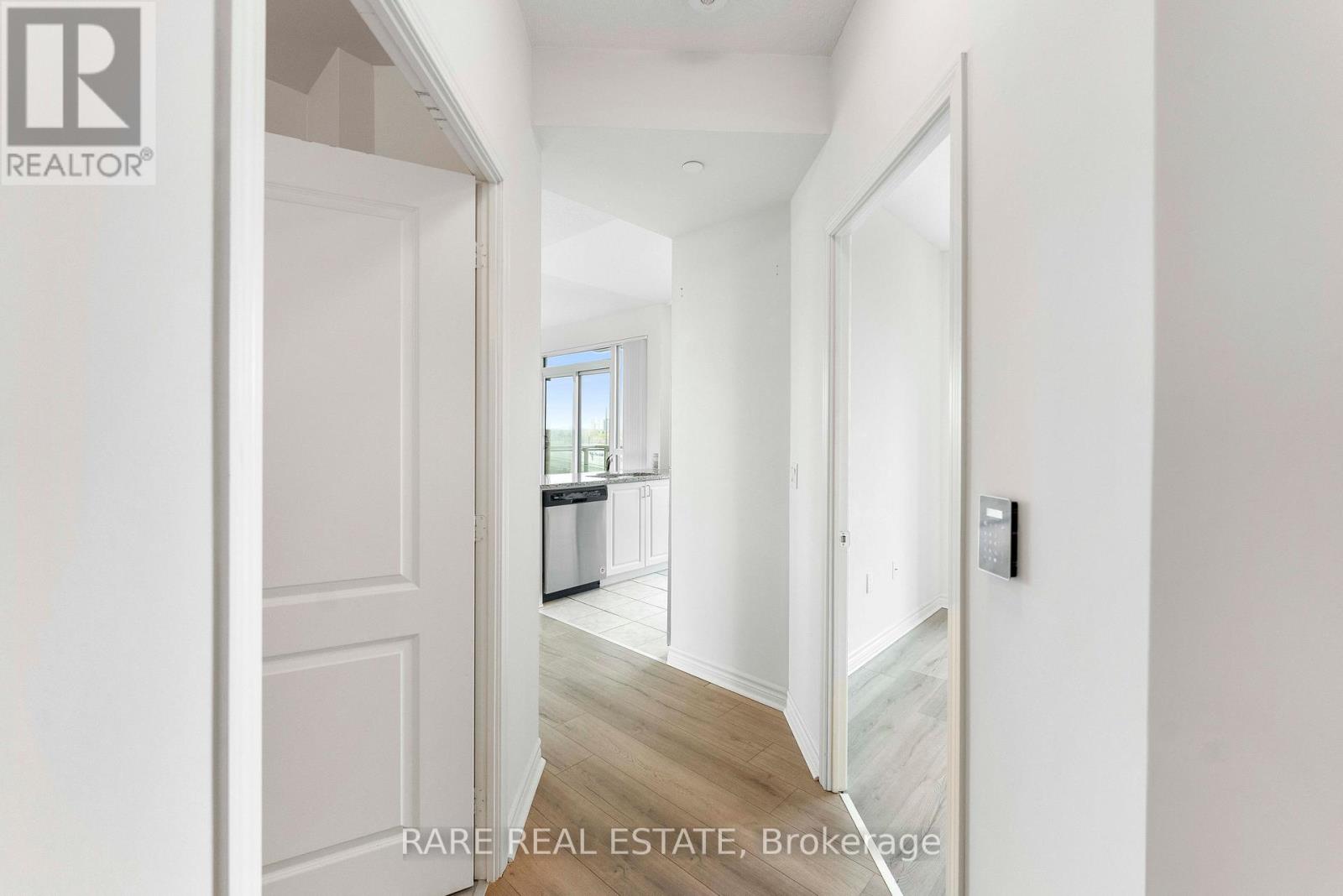 605 - 349 Rathburn Road W, Mississauga, Ontario  L5B 0G9 - Photo 5 - W13117512