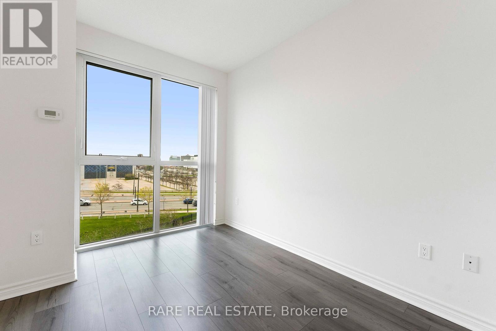 605 - 349 Rathburn Road W, Mississauga, Ontario  L5B 0G9 - Photo 7 - W13117512