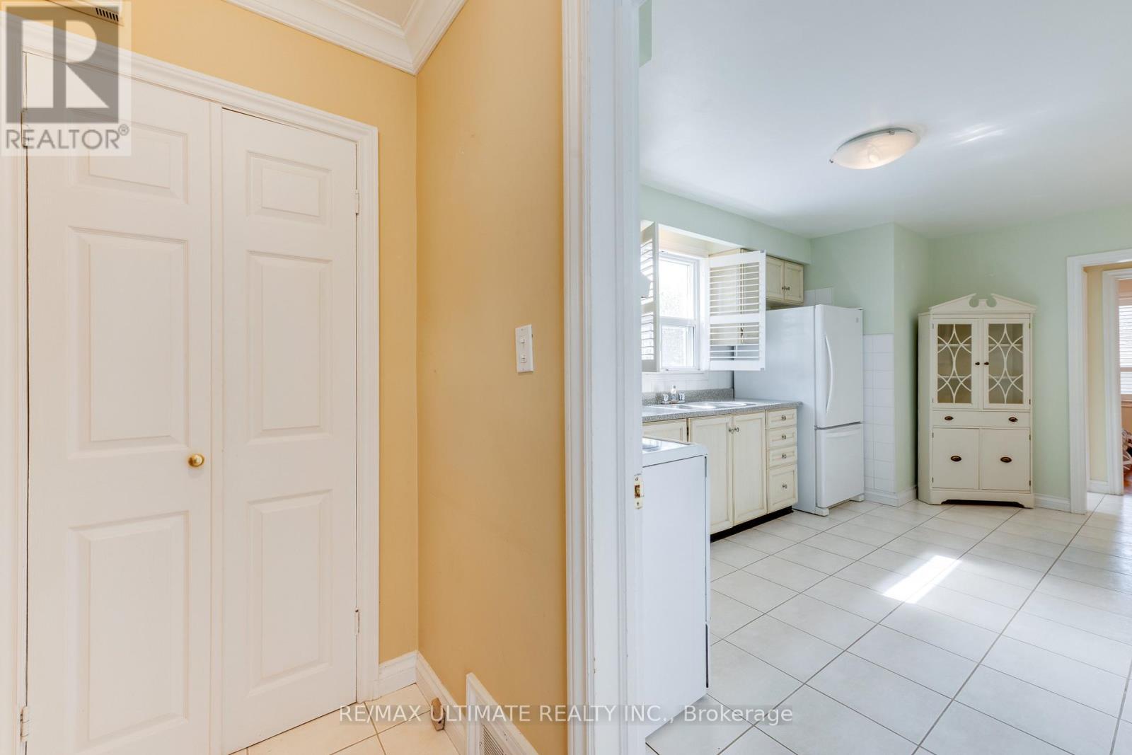 164 Katherine Road, Toronto, Ontario  M3K 1J7 - Photo 2 - W13117542