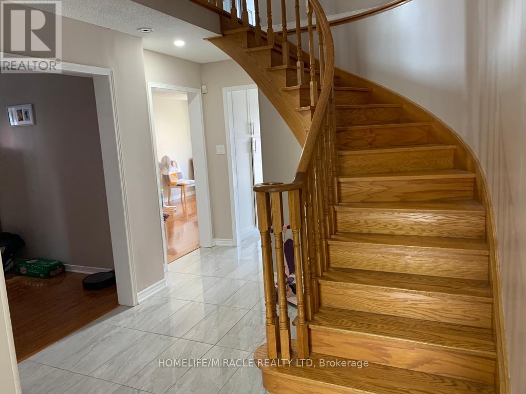 108 Michigan Avenue, Brampton, Ontario  L6Y 4N6 - Photo 1 - W13117584