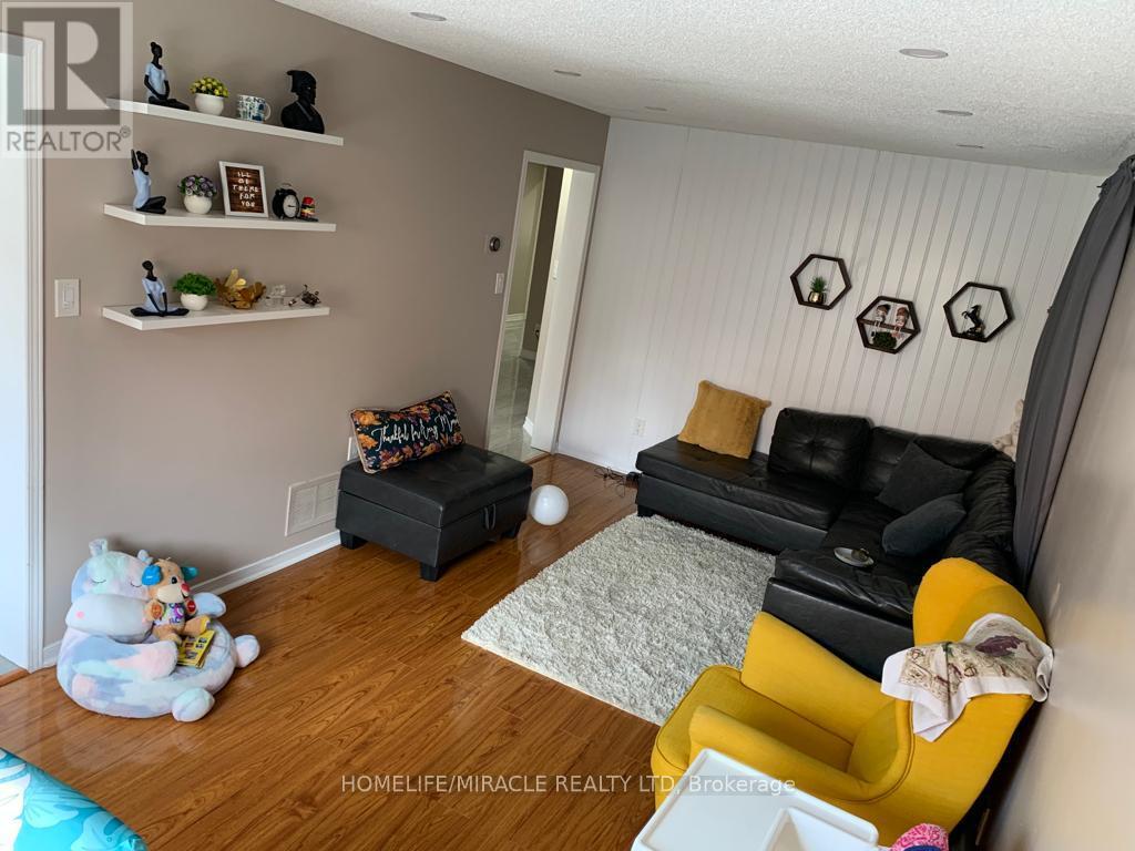 108 Michigan Avenue, Brampton, Ontario  L6Y 4N6 - Photo 3 - W13117584