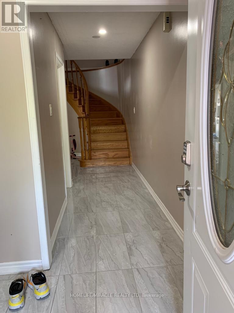 108 Michigan Avenue, Brampton, Ontario  L6Y 4N6 - Photo 9 - W13117584