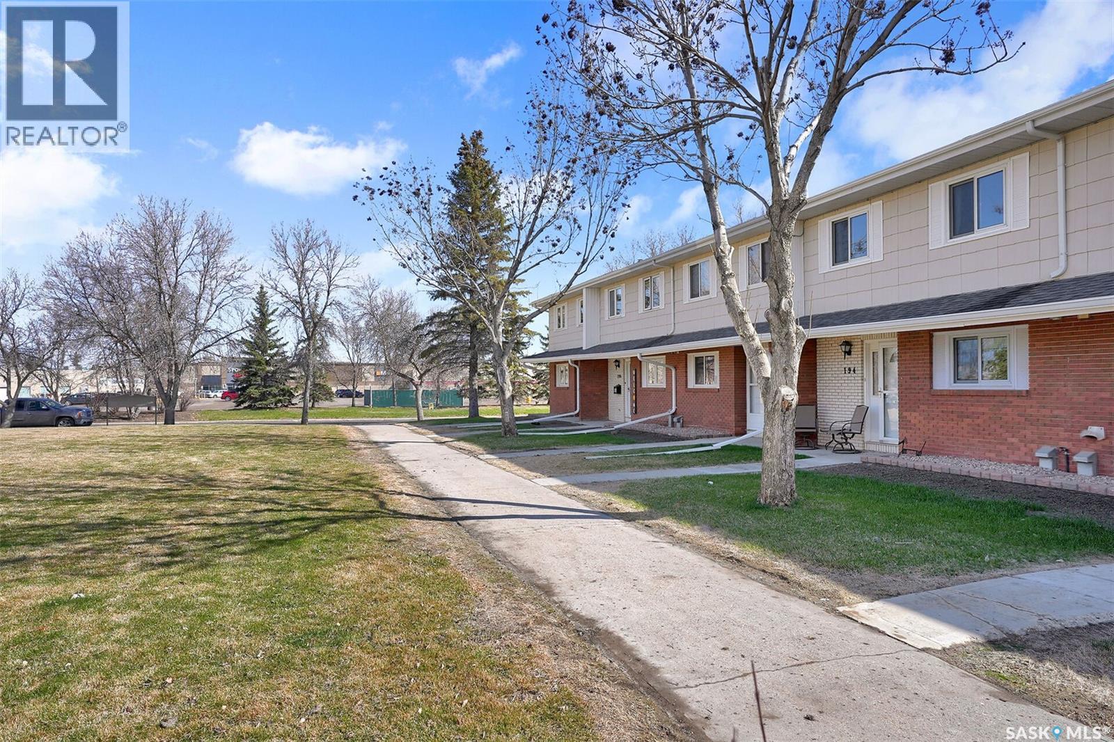 194 Plainsview Drive, Regina, Saskatchewan  S4S 6L2 - Photo 2 - SK035711