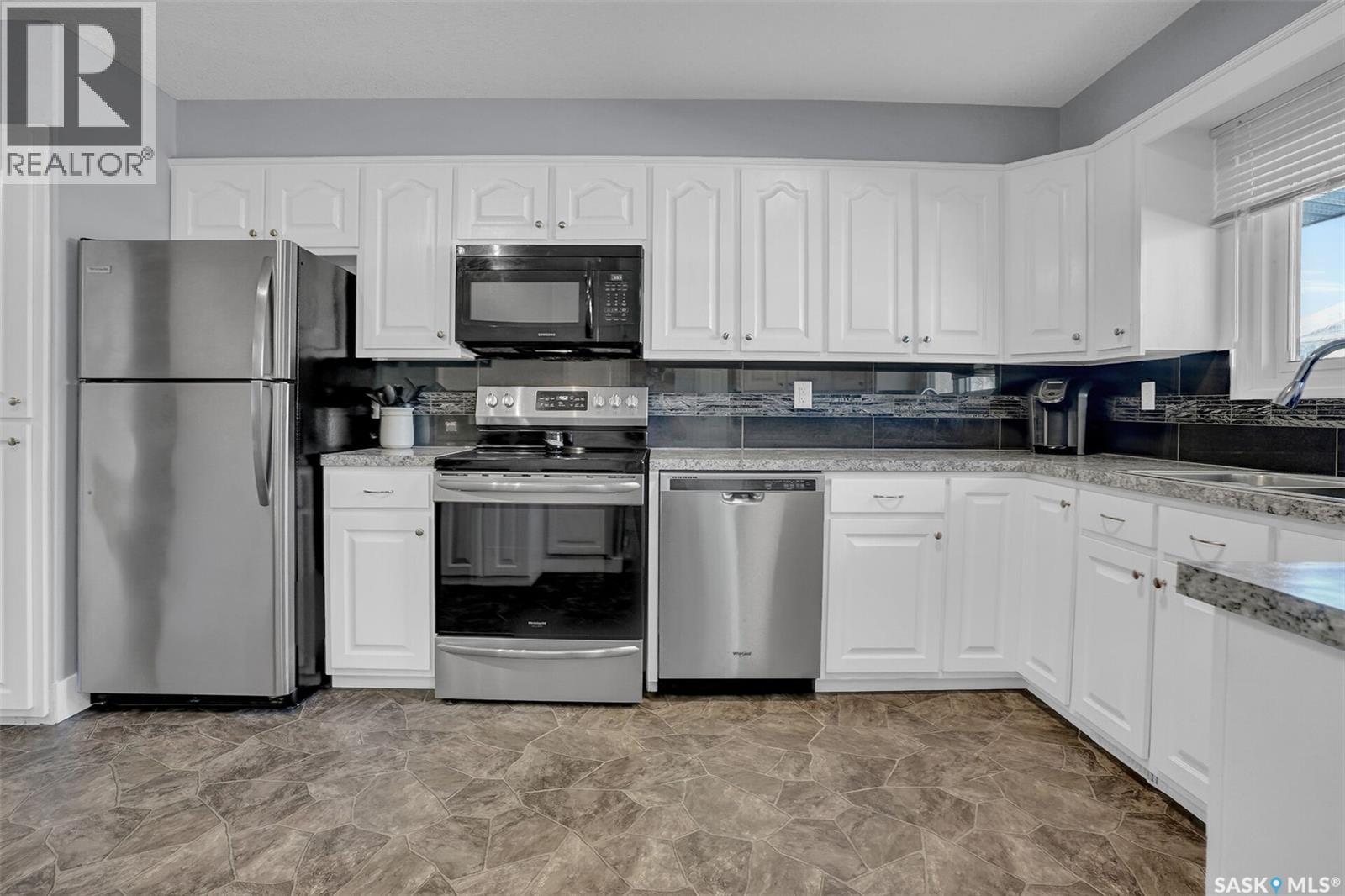 194 Plainsview Drive, Regina, Saskatchewan  S4S 6L2 - Photo 4 - SK035711