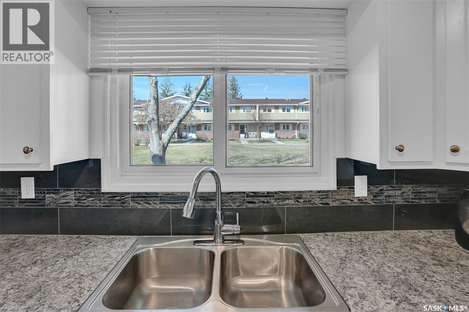 194 Plainsview Drive, Regina, Saskatchewan  S4S 6L2 - Photo 5 - SK035711