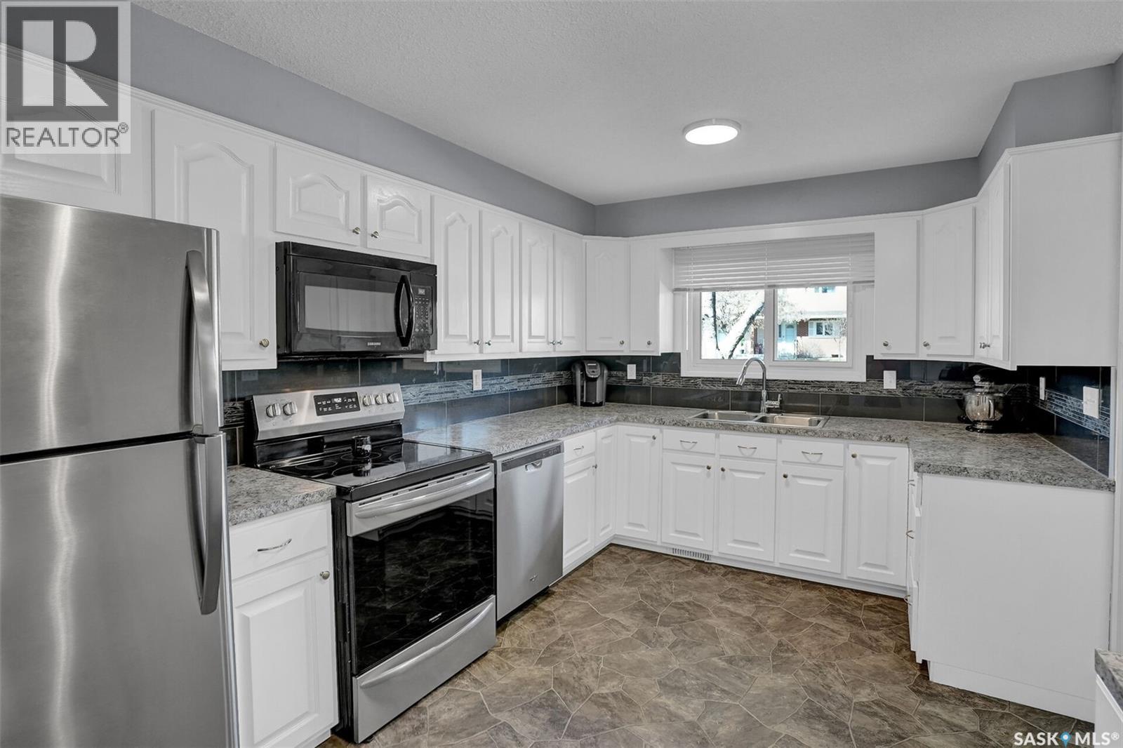 194 Plainsview Drive, Regina, Saskatchewan  S4S 6L2 - Photo 6 - SK035711