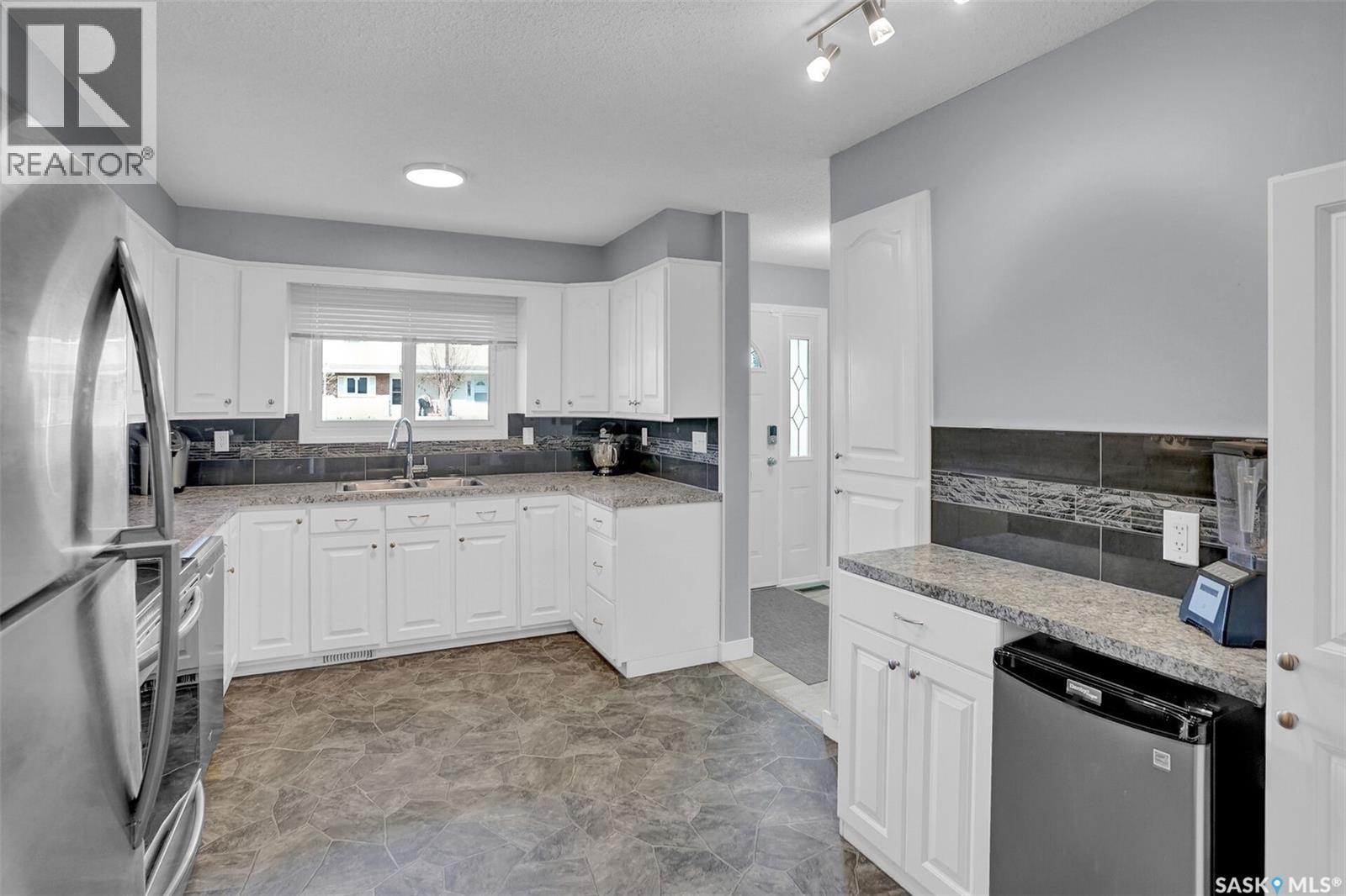 194 Plainsview Drive, Regina, Saskatchewan  S4S 6L2 - Photo 7 - SK035711