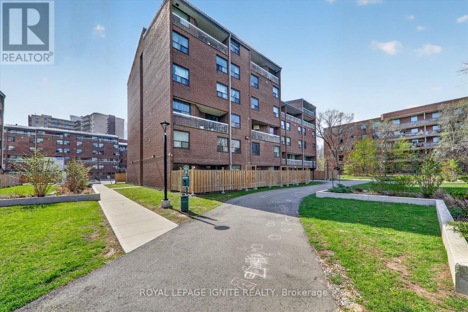 602 - 4064 Lawrence Avenue E, Toronto, Ontario  M1E 4V6 - Photo 2 - E13110692