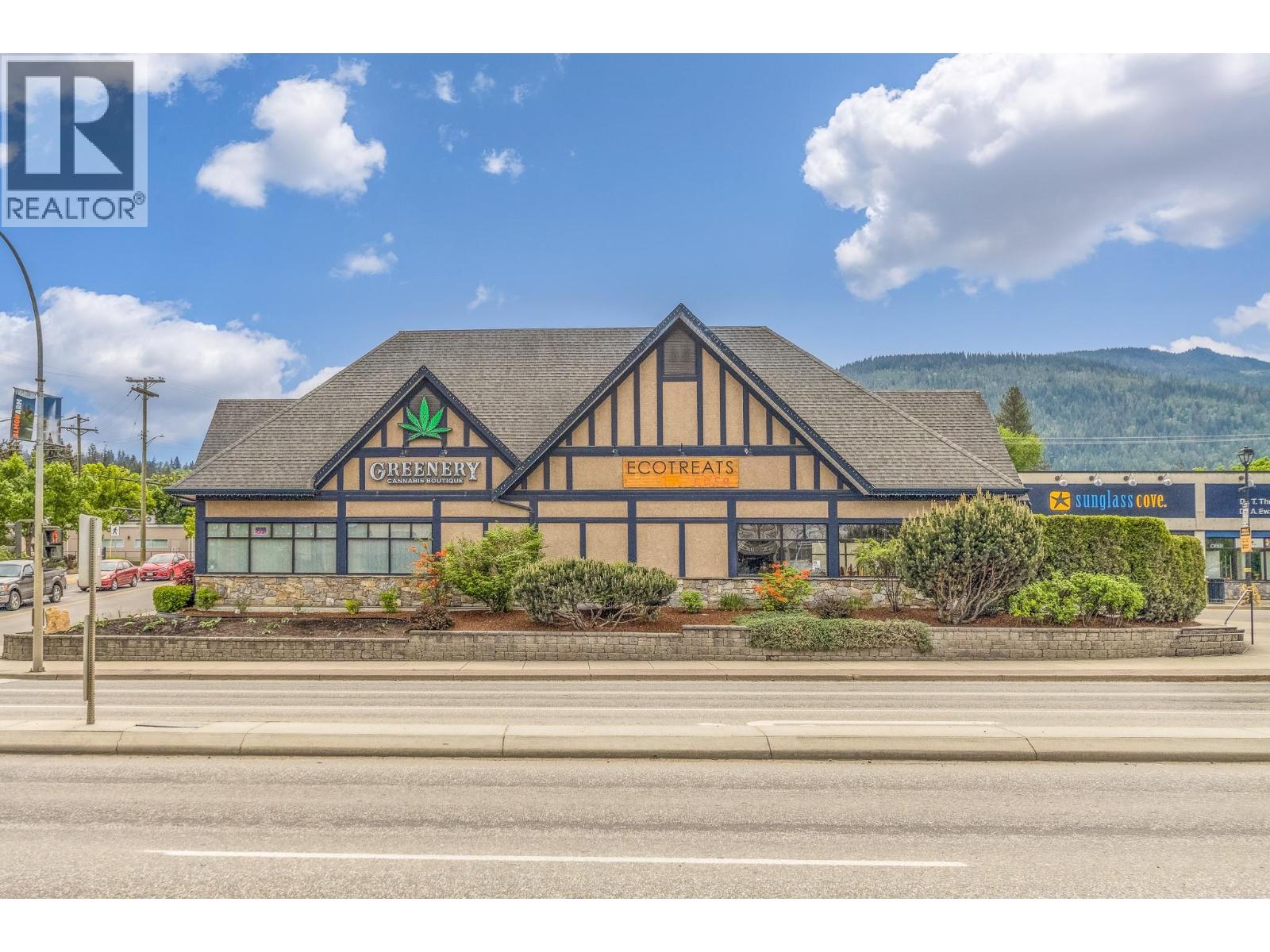 190 Trans Canada Highway Ne, Salmon Arm, British Columbia  V1E 2S6 - Photo 1 - 10386977