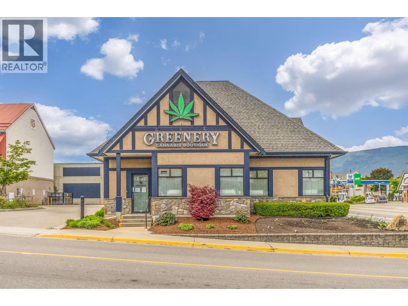 190 Trans Canada Highway Ne, Salmon Arm, British Columbia  V1E 2S6 - Photo 4 - 10386977