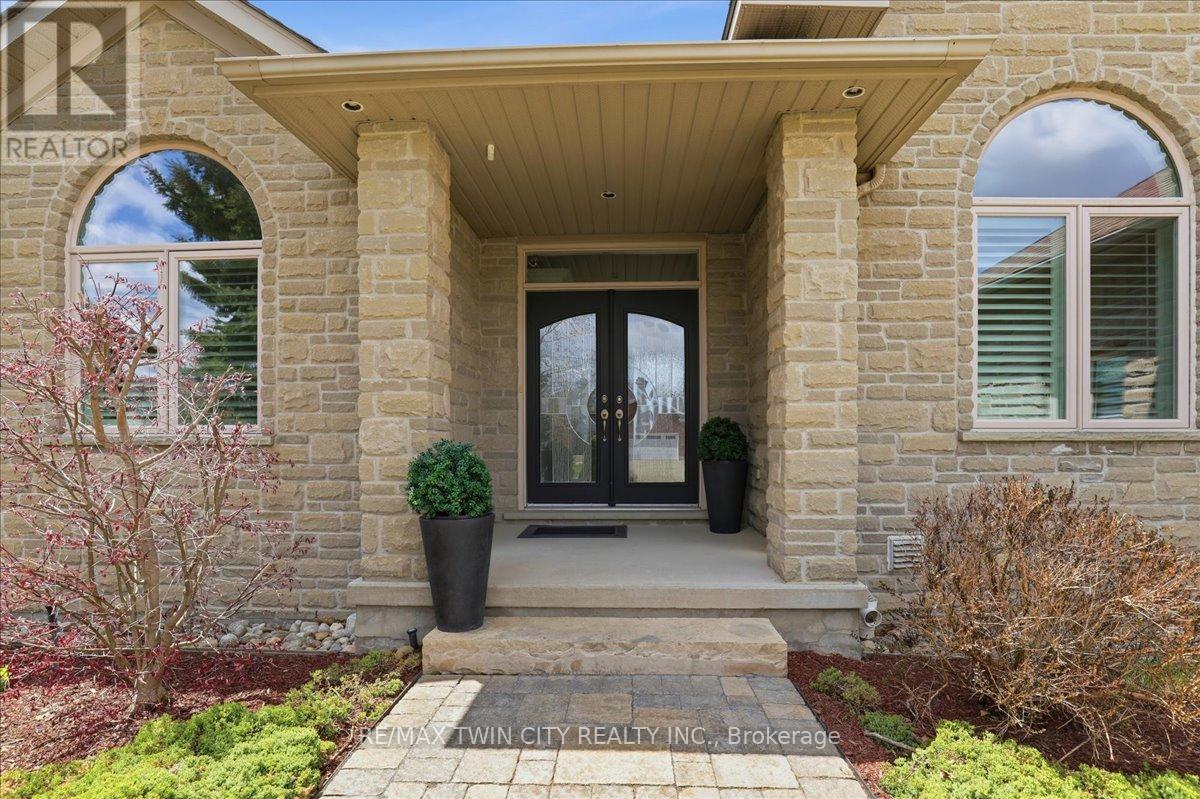 27 Fall Harvest Drive, Kitchener, Ontario  N2P 2M2 - Photo 3 - X13117600