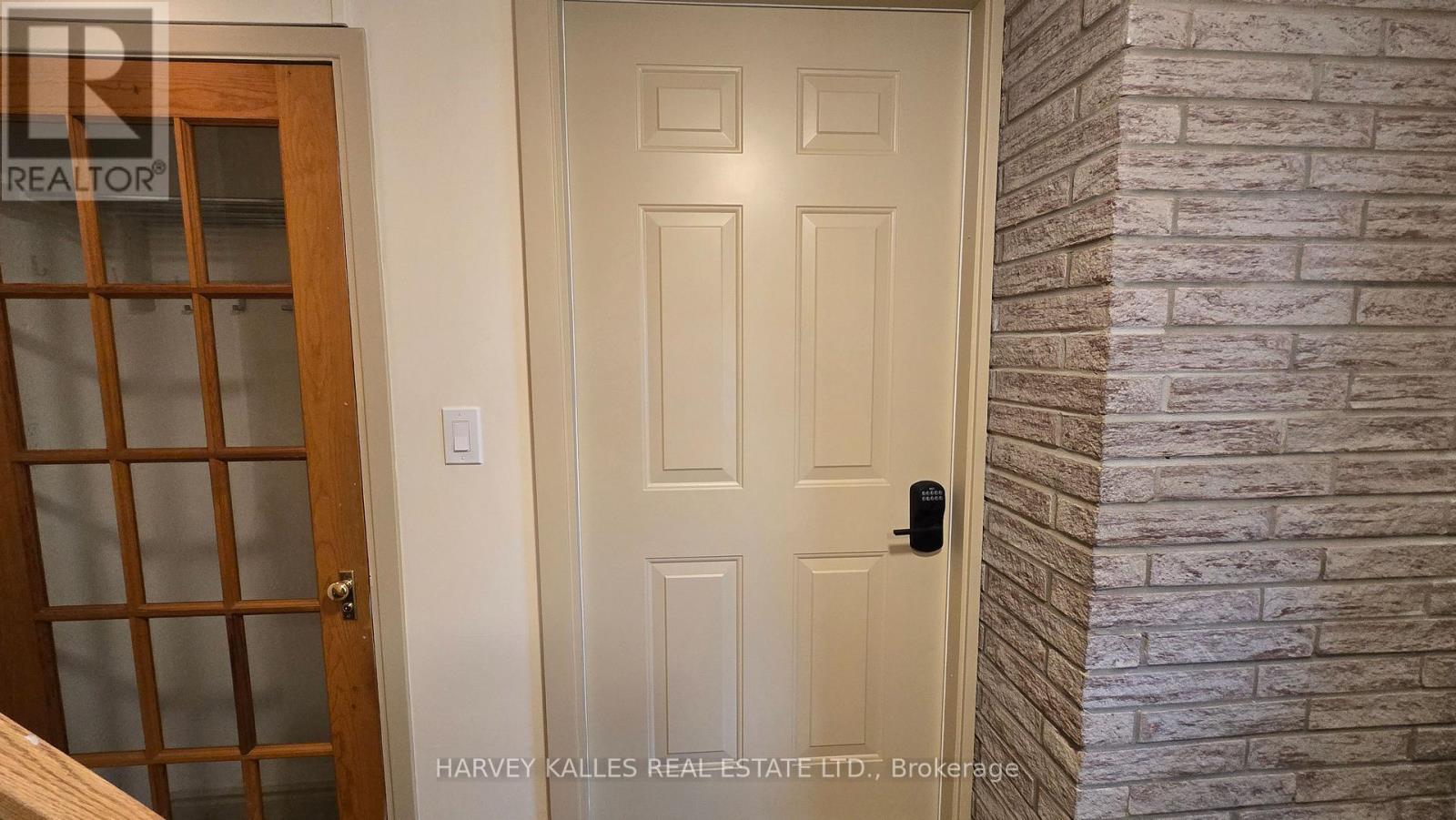 Main - 279 Cornelius Parkway, Toronto, Ontario  M3K 1T6 - Photo 19 - W13113698