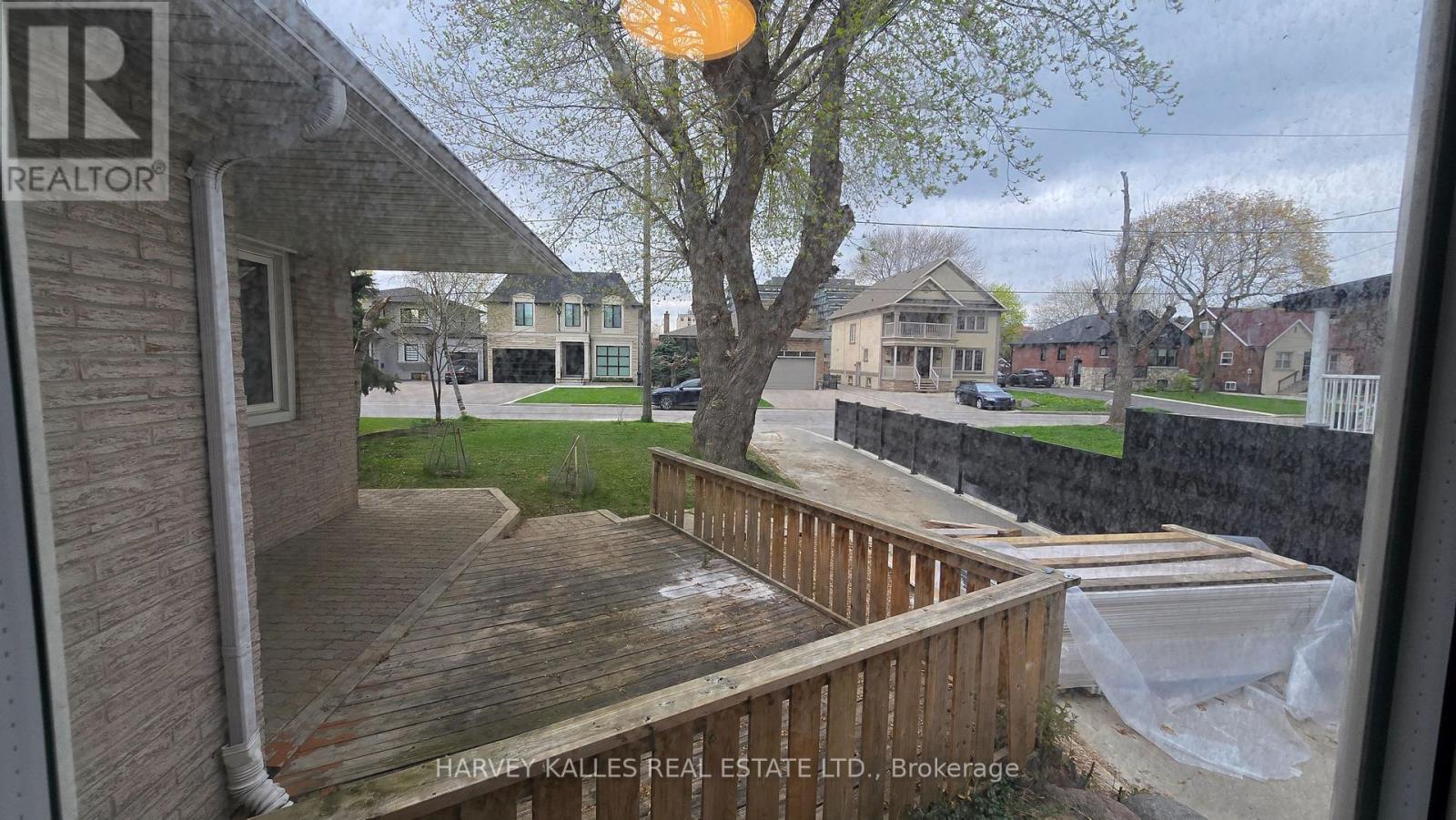 Main - 279 Cornelius Parkway, Toronto, Ontario  M3K 1T6 - Photo 2 - W13113698
