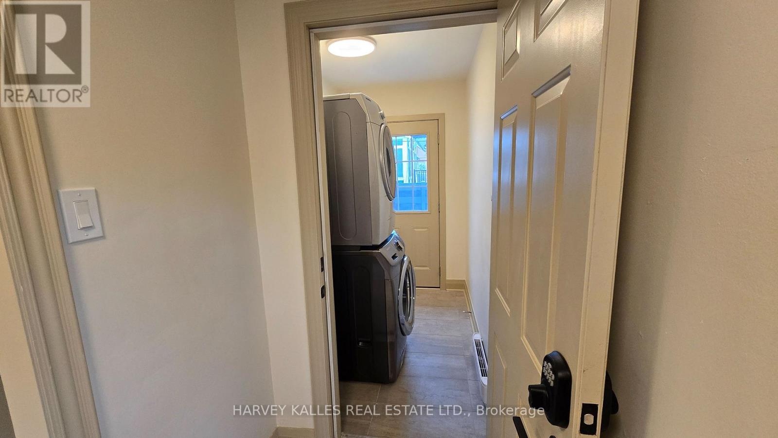 Main - 279 Cornelius Parkway, Toronto, Ontario  M3K 1T6 - Photo 28 - W13113698