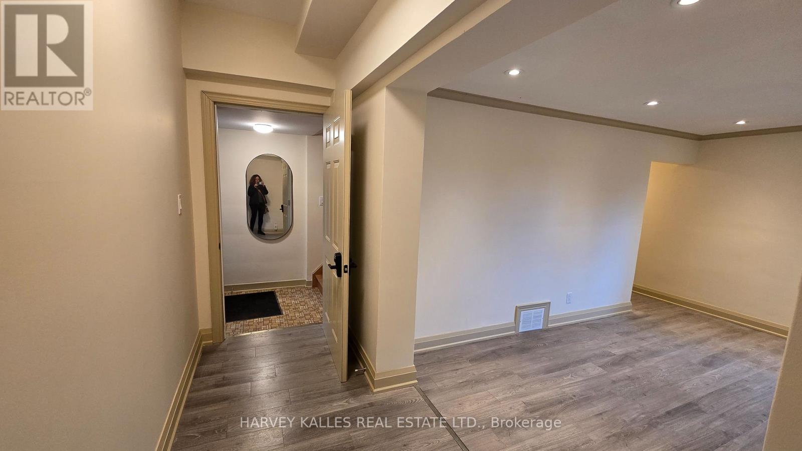 Main - 279 Cornelius Parkway, Toronto, Ontario  M3K 1T6 - Photo 21 - W13113698
