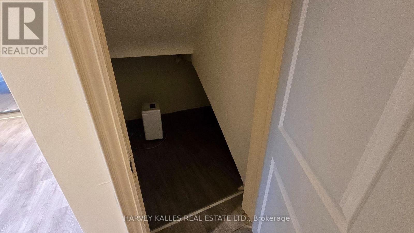 Main - 279 Cornelius Parkway, Toronto, Ontario  M3K 1T6 - Photo 35 - W13113698