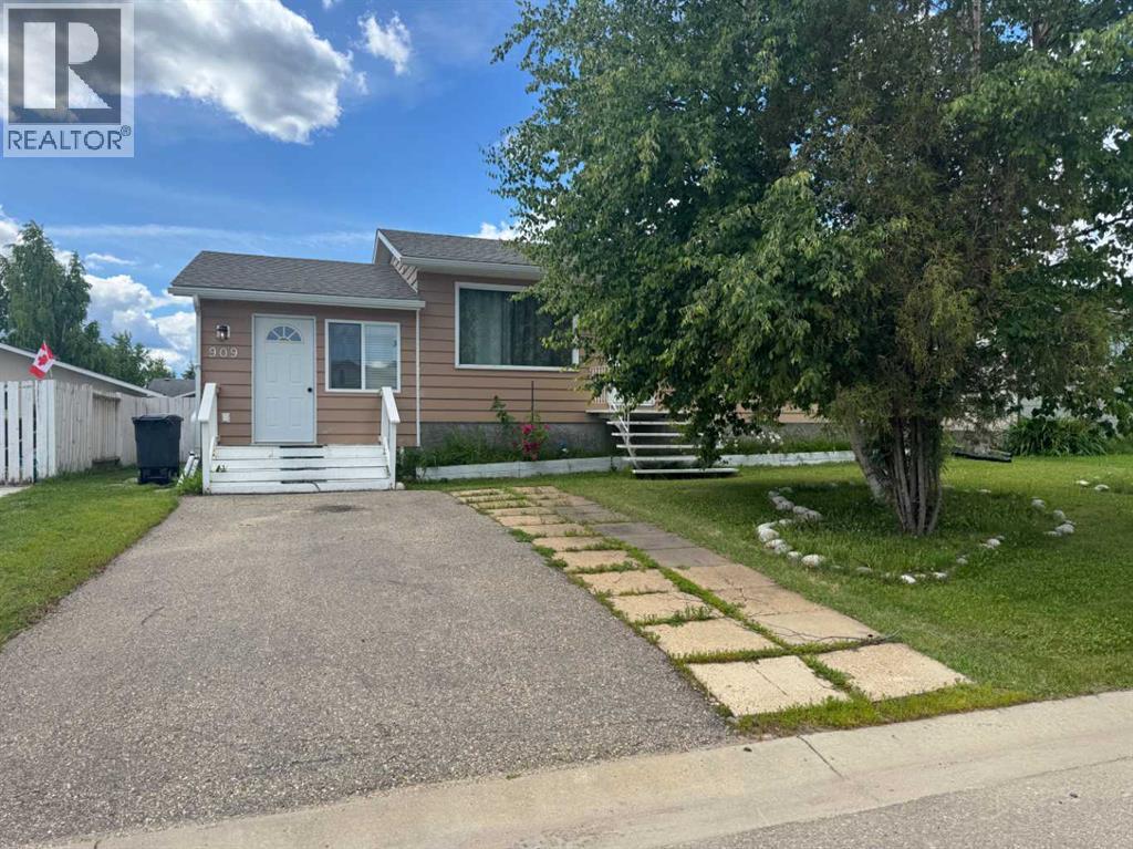 909 5 Avenue SE, Slave Lake, Alberta  T0G 2A3 - Photo 1 - A2284860
