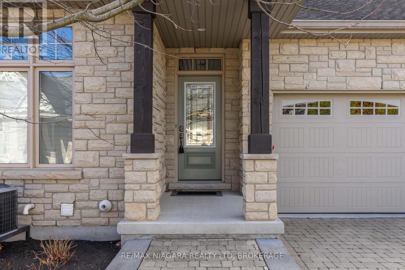 19 Crimson Drive, Niagara-On-The-Lake, Ontario  L0S 1J1 - Photo 2 - X12546560