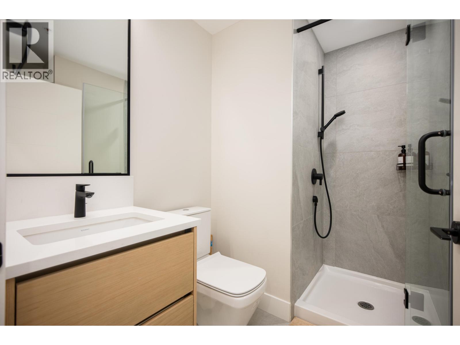 2 128 W Woodstock Avenue, Vancouver, British Columbia  V5Y 2S2 - Photo 11 - R3119196