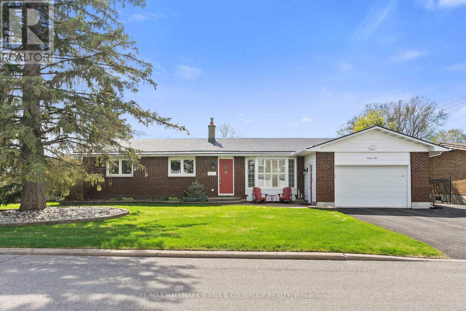 29 Kingsbury Avenue, Ottawa, Ontario  K2G 3E5 - Photo 1 - X13117852