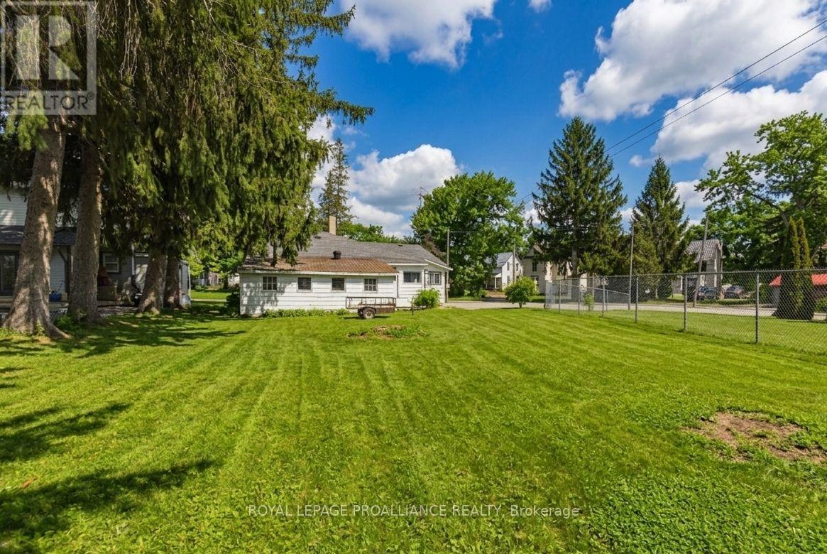18 Quabbin Road, Front Of Yonge, Ontario  K0E 1R0 - Photo 24 - X13117686