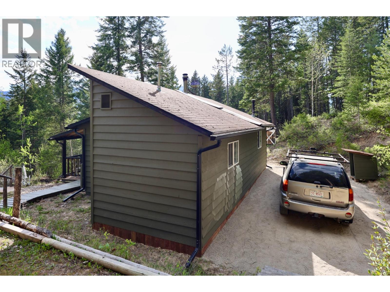 3033 Olive Road, Golden, British Columbia  V0A 1H0 - Photo 15 - 10386814