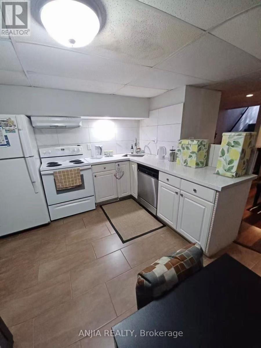 Lower 256 Homewood Avenue, Toronto, Ontario  M2R 2N3 - Photo 4 - C13117722