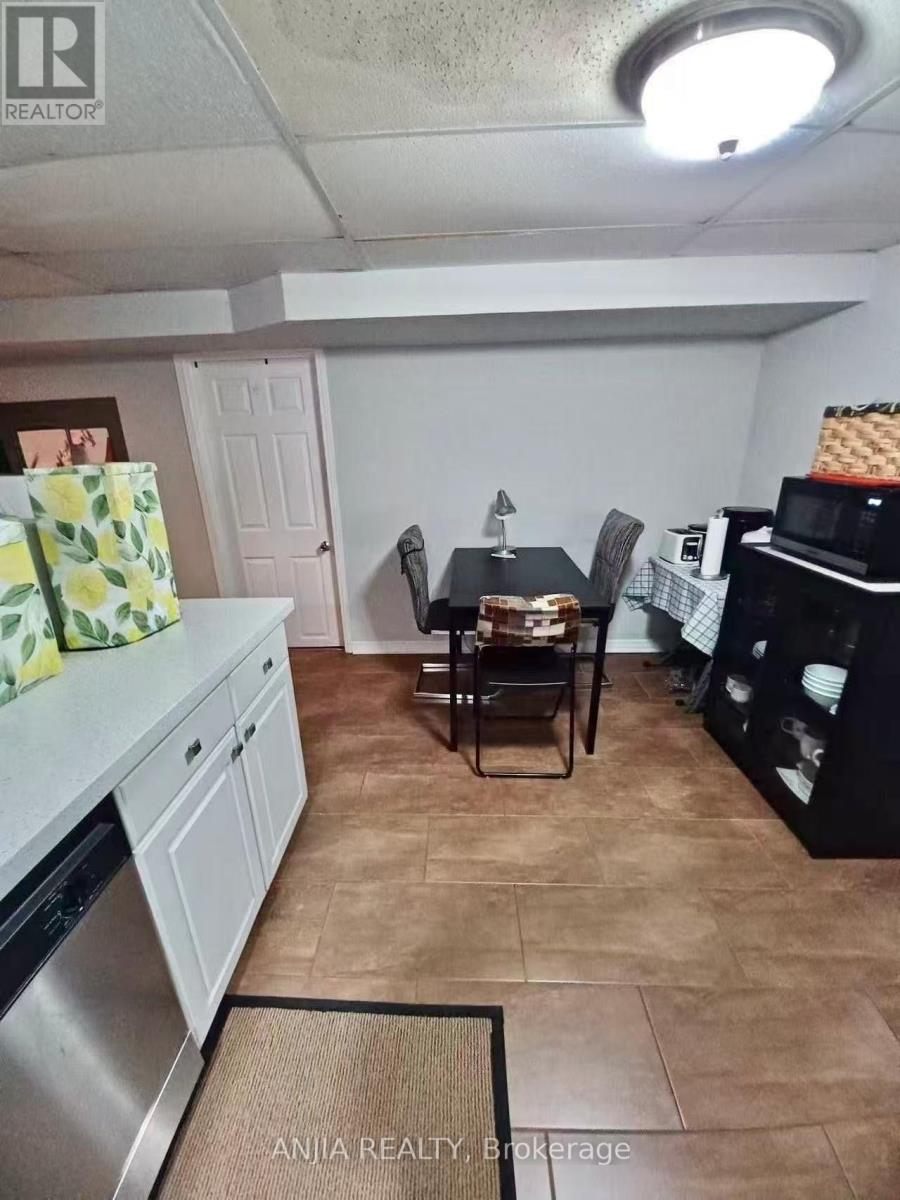 Lower 256 Homewood Avenue, Toronto, Ontario  M2R 2N3 - Photo 5 - C13117722