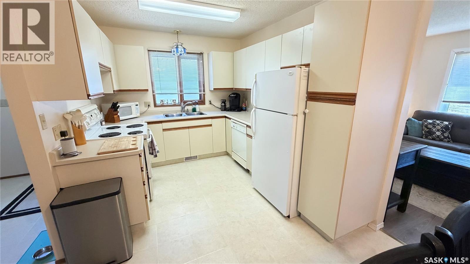 213 Maple Street, Maple Creek, Saskatchewan  S0N 1N0 - Photo 12 - SK035735