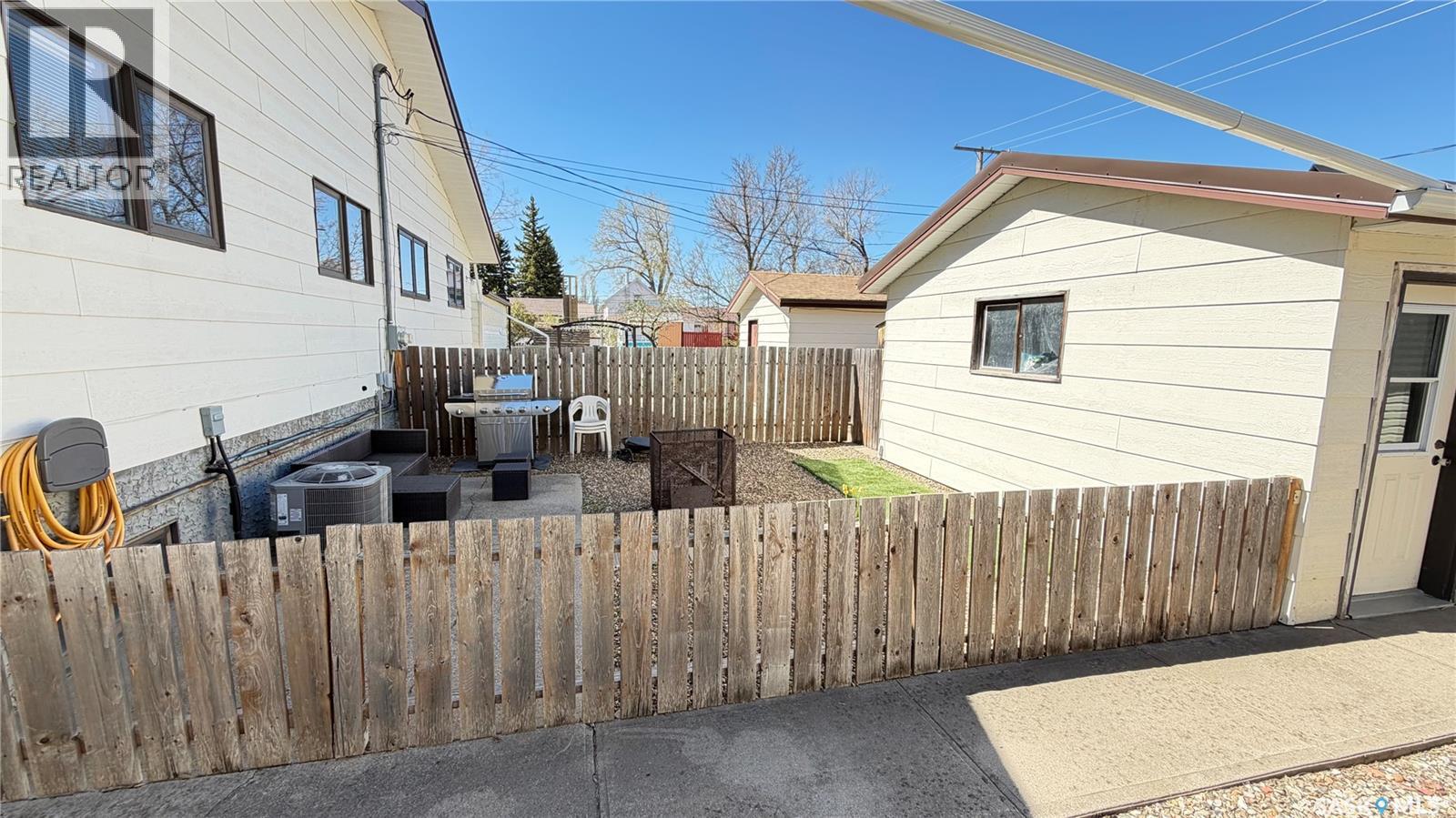 213 Maple Street, Maple Creek, Saskatchewan  S0N 1N0 - Photo 4 - SK035735