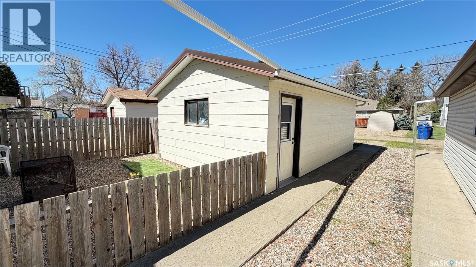 213 Maple Street, Maple Creek, Saskatchewan  S0N 1N0 - Photo 5 - SK035735