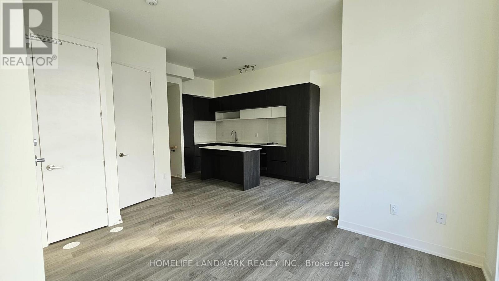 1218 - 8 David Eyer Road, Richmond Hill, Ontario  L4S 0N3 - Photo 2 - N13117724