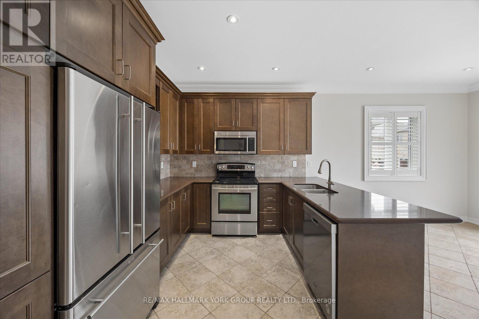 27 Butterwood Lane, Whitchurch-Stouffville, Ontario  L4A 0M7 - Photo 17 - N13117816