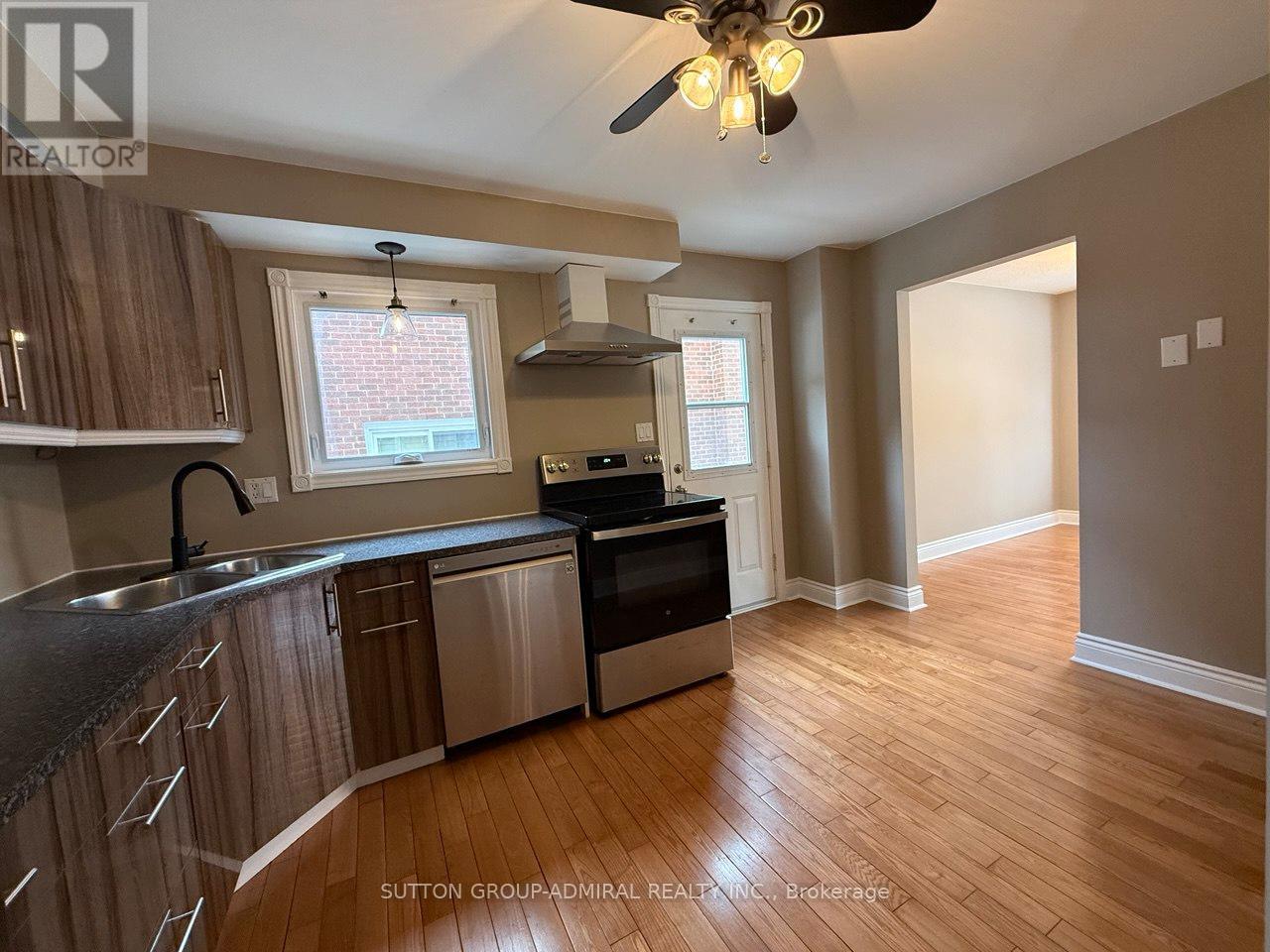 Main - 39 April Gardens, Aurora, Ontario  L4G 4R7 - Photo 8 - N13117822