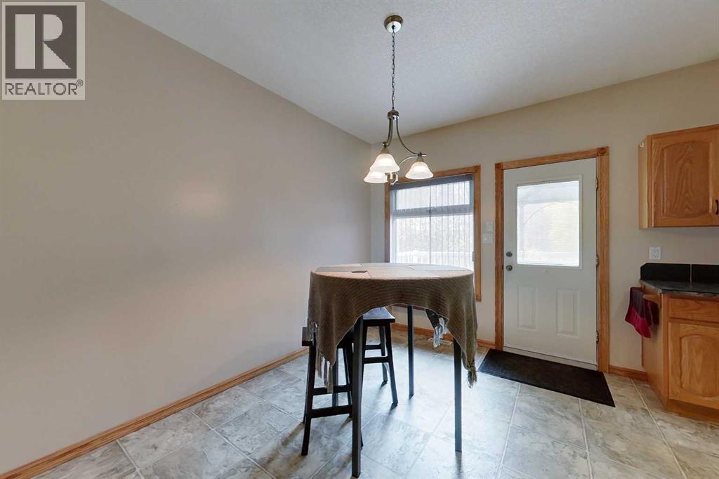732 9 Street SW, Slave Lake, Alberta  T0G 2A4 - Photo 8 - A2288257