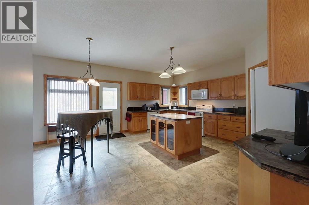 732 9 Street SW, Slave Lake, Alberta  T0G 2A4 - Photo 6 - A2288257