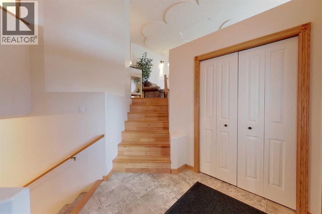 732 9 Street SW, Slave Lake, Alberta  T0G 2A4 - Photo 3 - A2288257