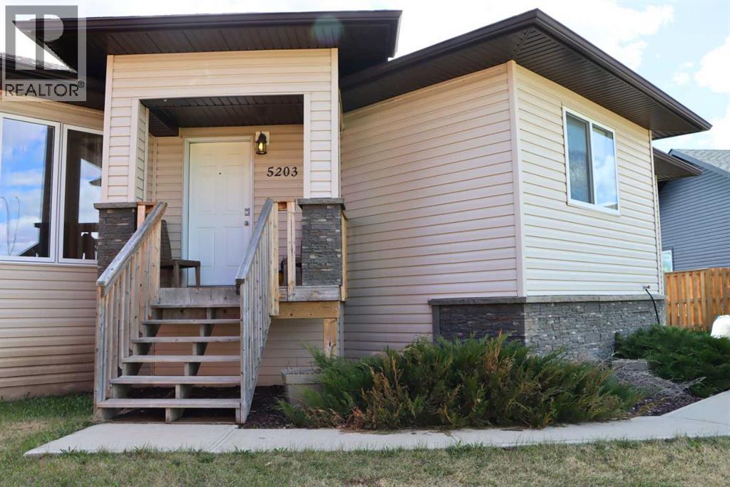 5203 52b Avenue, Valleyview, Alberta  T0H 3N0 - Photo 2 - A2309543