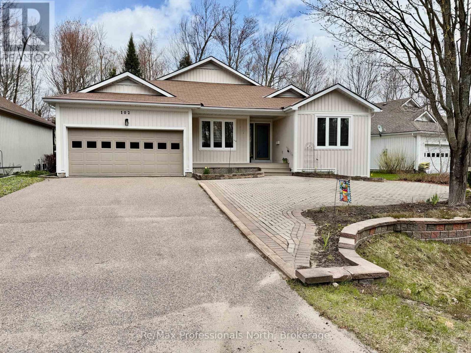 102 Pineridge Gate, Gravenhurst, Ontario  P1P 1Z2 - Photo 1 - X12965958