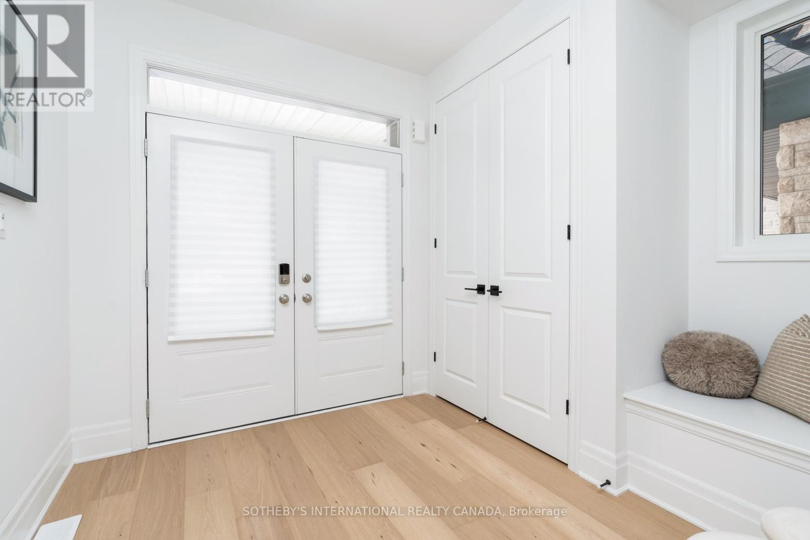 1556 Cookman Drive, Milton, Ontario  L9E 2A7 - Photo 4 - W13117744