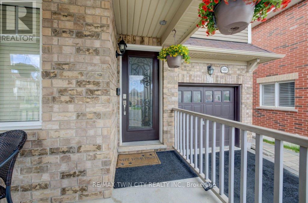 688 Hepburn Road, Milton, Ontario  L9T 0M5 - Photo 4 - W13117764